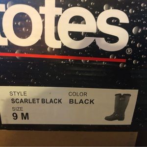 Women’s waterproof boots, size 9. Faux fur inside for snuggly warm feet.